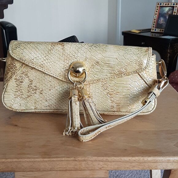Vintage VIETA gold and yellow clutch with tassels and wrist band - Picture 1 of 13